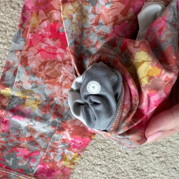 Lululemon Align Pant 25"
Inflorescence Multi - Picture 3 of 3